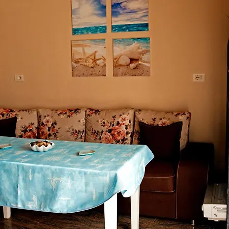 Halluni Apartment Velipojë