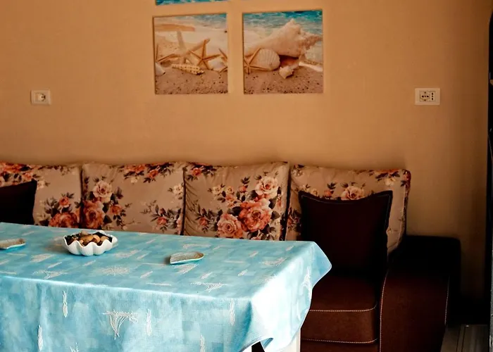 Halluni Appartamento Velipojë